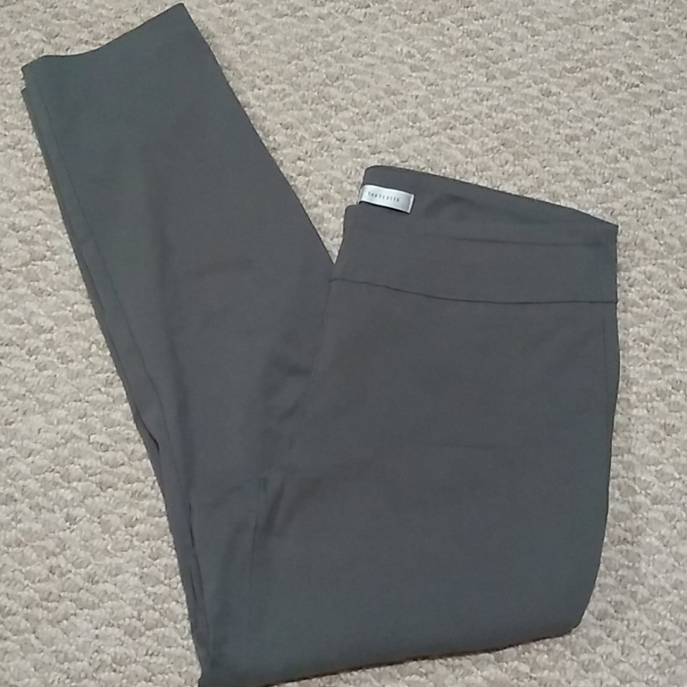 Van Heusen gray pull on ankle pants